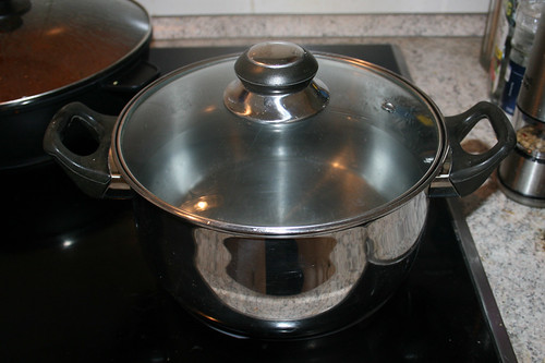 64 - Wasser in Topf erhitzen / Heat up water in pot