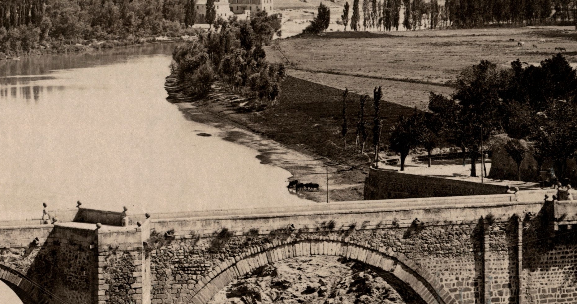 Puente de Alcántara en 1897. Fotografía de Rafael Garzón