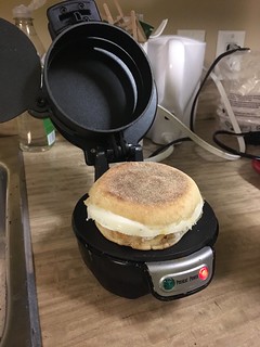 Breakfast sandwich maker