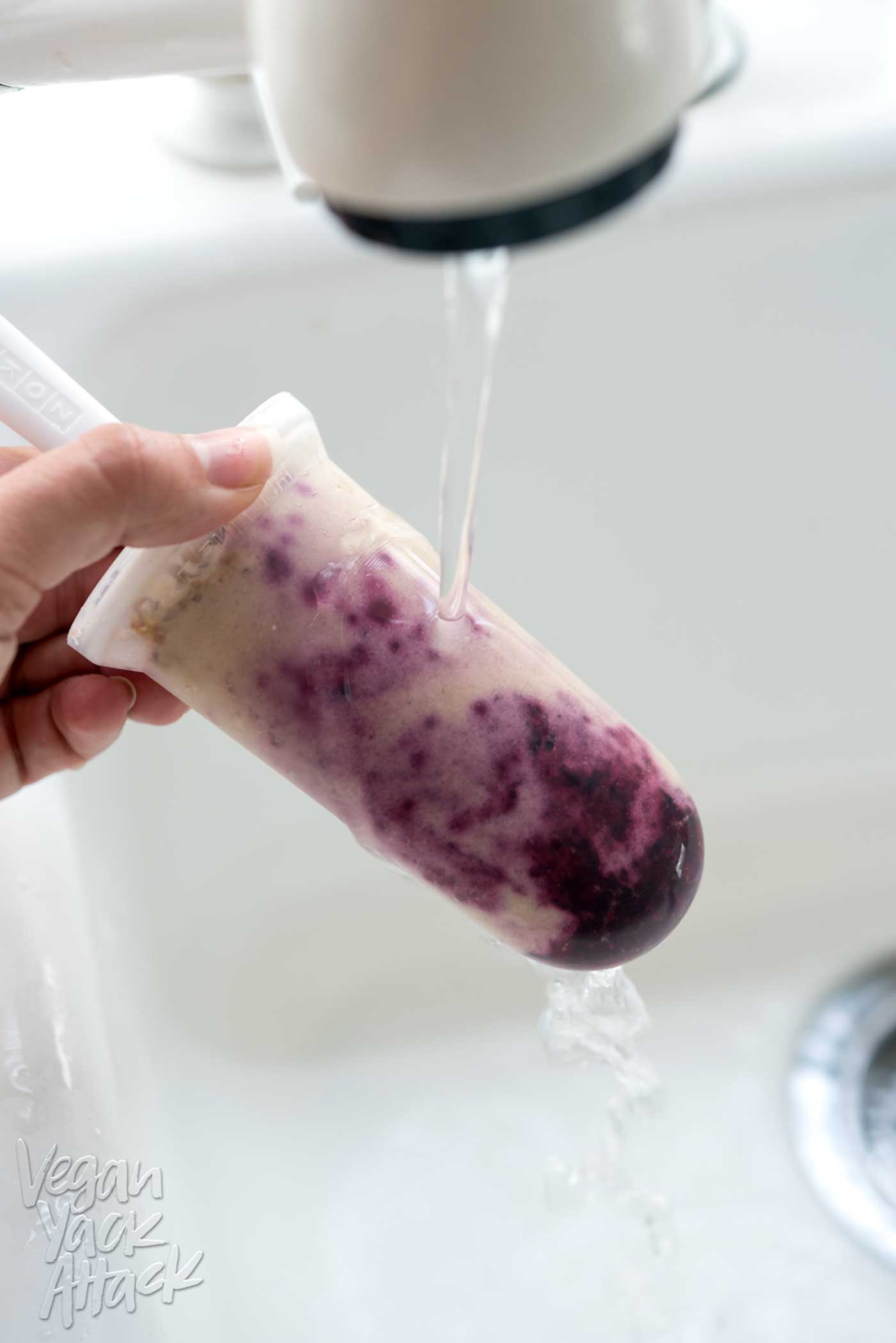 Allergy-friendly, low-fat, Blackberry Cheesecake Popsicles! Oh, and did I mention they’re vegan and SUPER delicious? #veganyackattack #glutenfree #soyfree #nutfree #oilfree