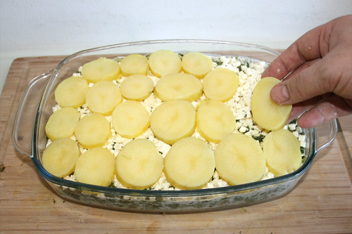 49 - Mit Kartoffelscheiben belegen / Cover with potato slices