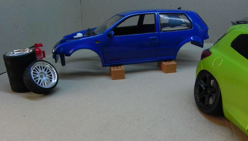 VW Garage 1:18