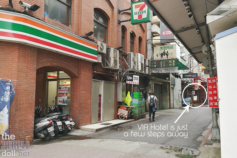 VIA Hotel Ximending from Starbucks and 7-Eleven