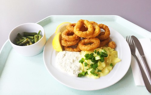 Baked calamari with remoulade & potato salad / Gebackene Calamari mit Remoulade & Kartoffelsalat