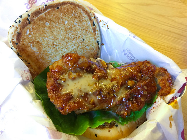 4 Finger Crispy Chicken-BFF - Burger Ayam Terlaris (Bawang Putih Kedelai atau Panas)