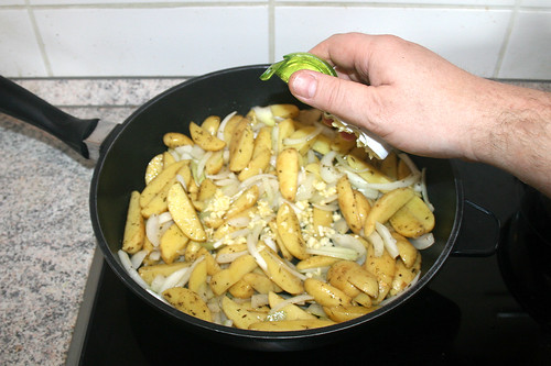 32 - Knoblauch addieren / Add garlic