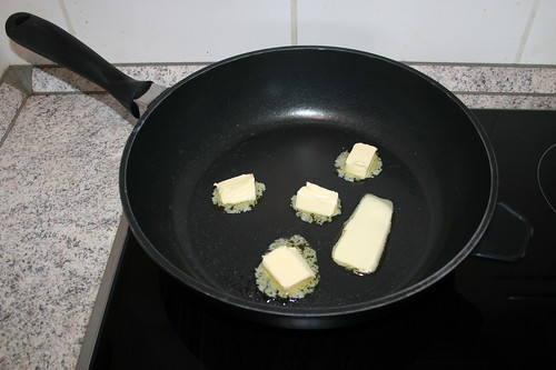 19 - Butter in Pfanne erhitzen / Heat up butter in pan