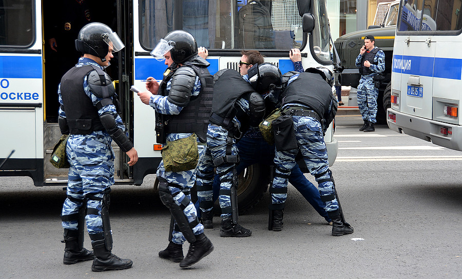 Антикоррупционный митинг в Москве митинге, Сегодня, потом, оказался, какойто, полицейский, начальник, долго, допрашивал, откуда, кудато, звонил, отчитал, автобуса, отсутствие, журналистской, ксивы, сегодня, снова, работал