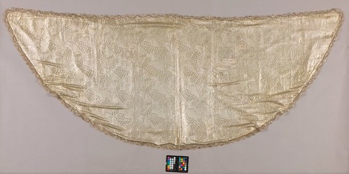 Restauración manto de tisú de plata de la Virgen de Valme en el IAPH