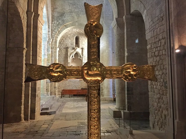 Cruz del Monasterio de Santa María de Vilabertrán (Alto Ampurdán, Girona)