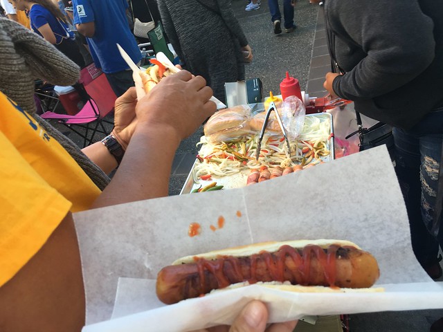 Hotdog at Warriors parade