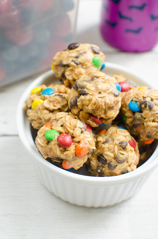 No-Bake Trail Mix Energy Bites - filled with raisins, peanuts, chocolate chips, and M&MS! The perfect quick snack for hiking, beach trips, or school lunches! 