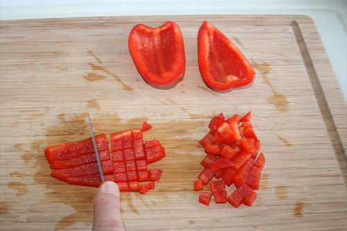 05 - Paprika würfeln / Dice bell pepper