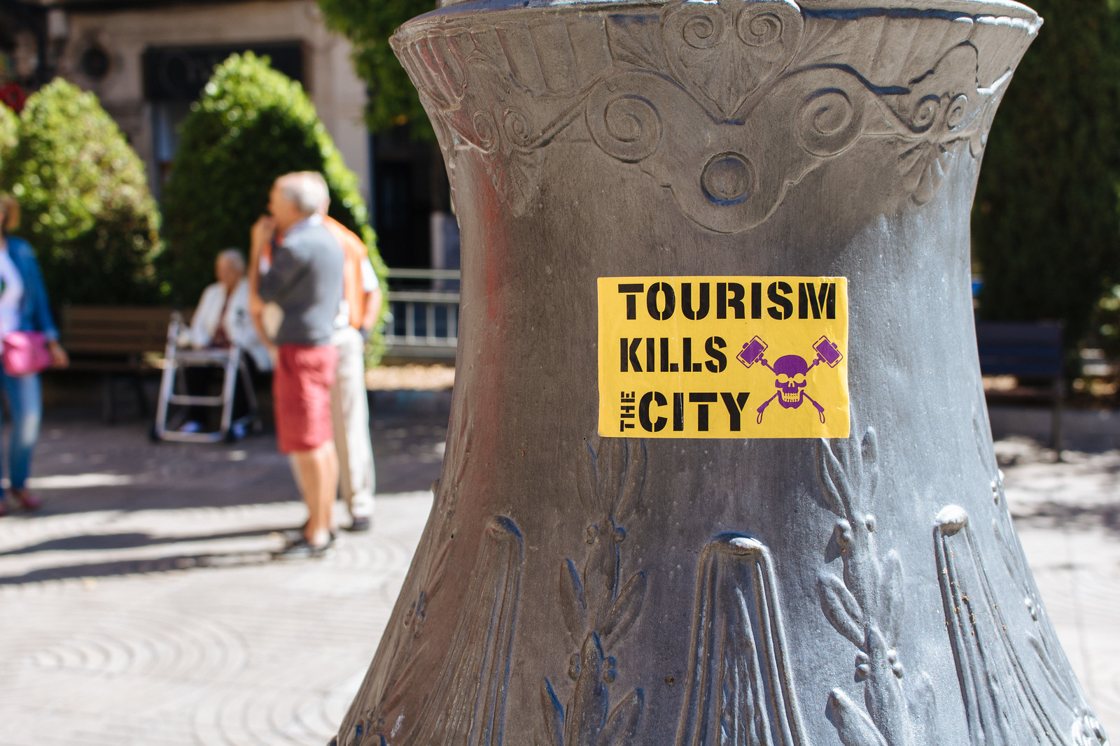 Anti-tourist sticker in Reus