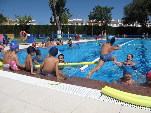 Clases de natación y aquaeróbic piscinas de verano
