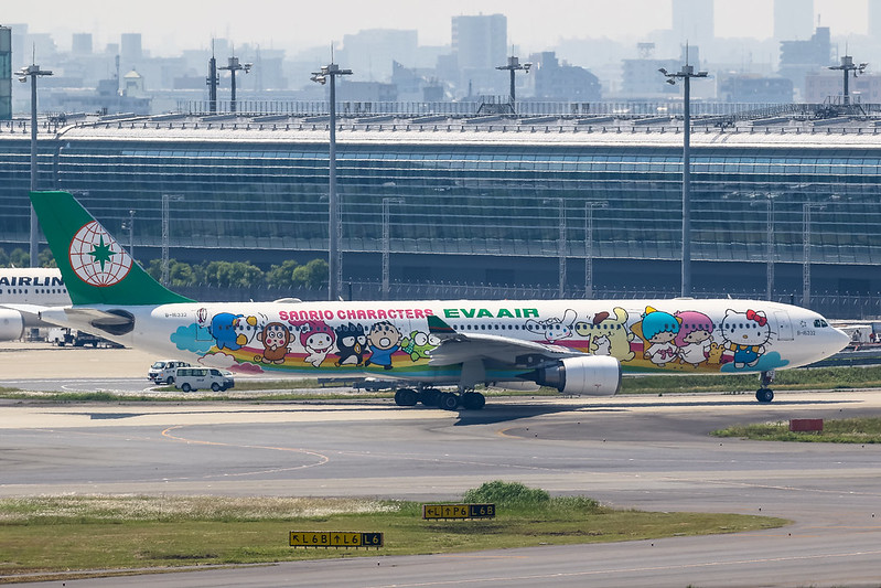 B-16332 夢想機 "Joyful Deream" Special livery "Hello Kitty"  EVA Air Airbus A330-203