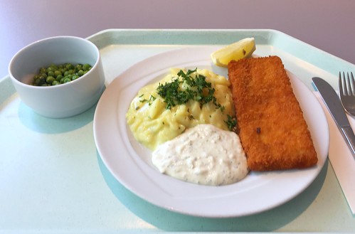 Baked coalfish with remoulade, lemon & potato salad / Gebackenes Seelachs mit Remoulade, Zitronenecke & Kartoffelsalat