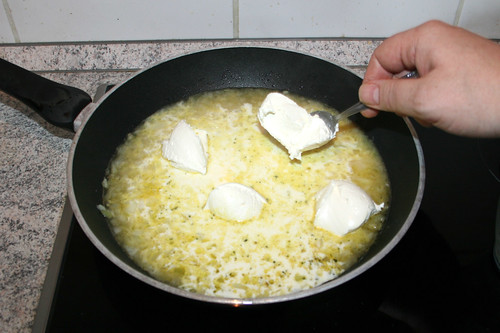 18 - Frischkäse einrühren / Stir in cream cheese