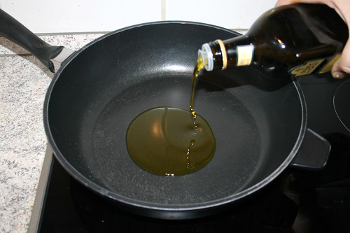 24 - Olivenöl erhitzen / Heat up olive oil