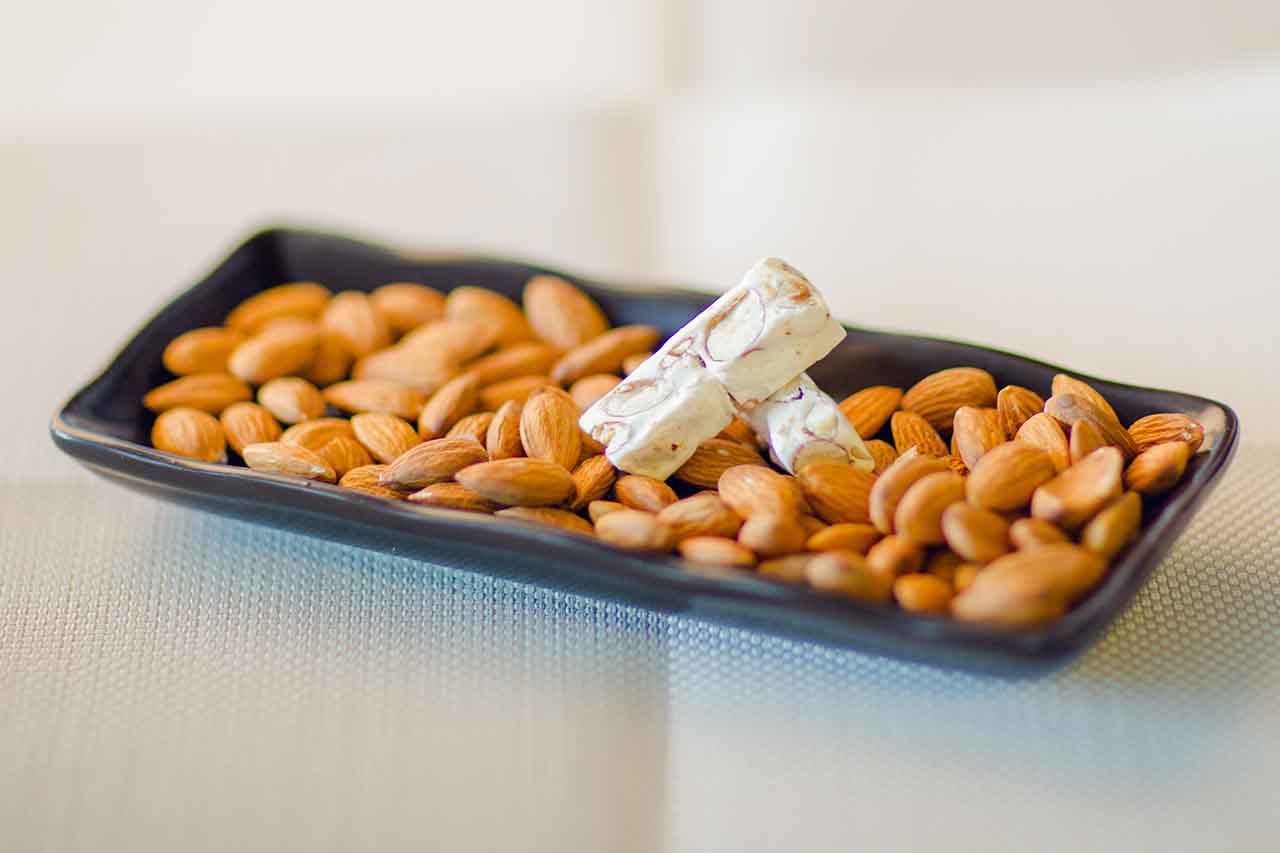  What Difference Can Eating 23 Almonds A Day Make For Your Health: One of the most important benefits of almond is lowering cholesterol. If you are suffering from high cholesterol, you can increase the number of almonds you eat per day to 30 rather than 23.