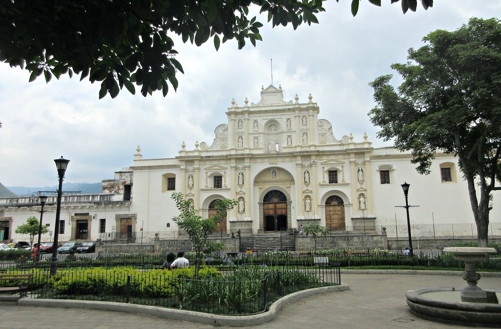 antigua-plaza-church
