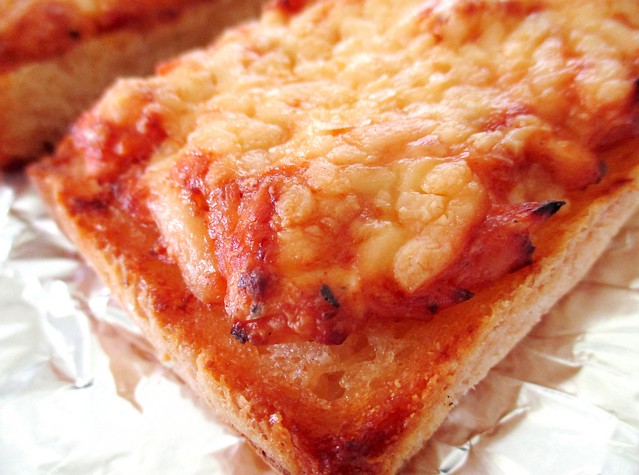 Gluten-free salmon pizza