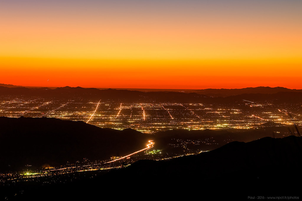 美國洛杉磯聖蓋博山意外因空氣污染形成美麗的日落景色。Paucal(CC BY-NC-ND 2.0)