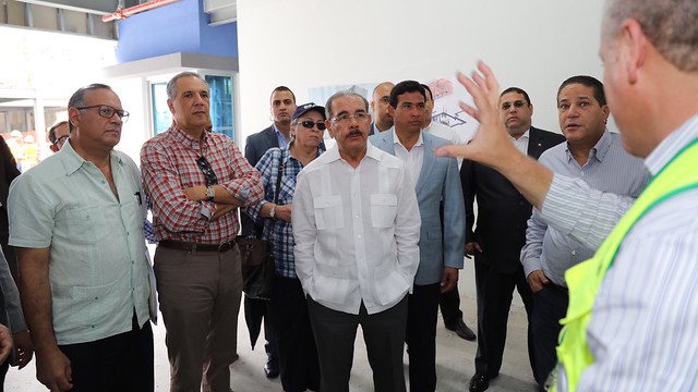 Visita Sorpresa: Danilo recibe explicaciones avances Ciudad Sanitaria Luis Eduardo Aybar