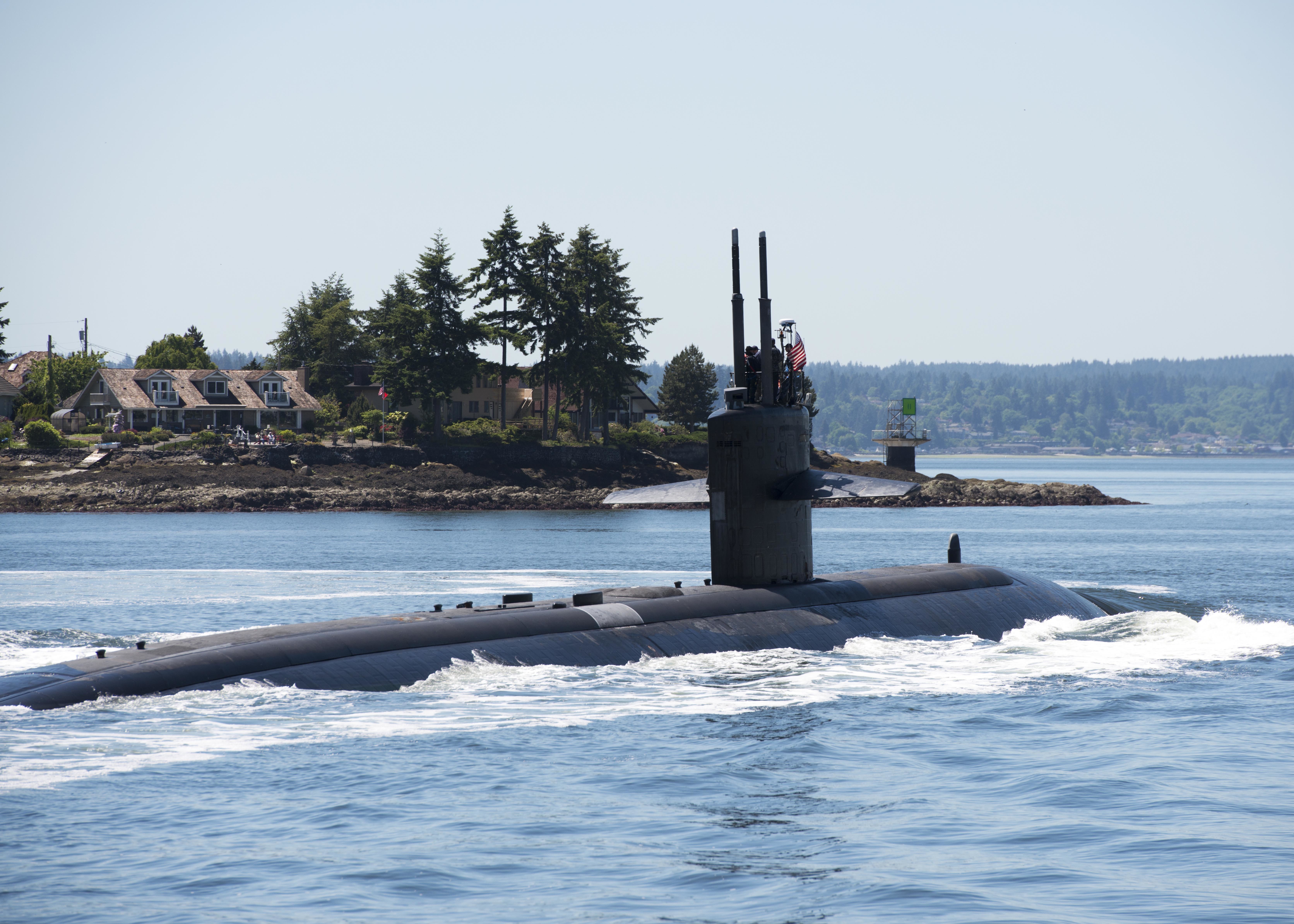 The Los Angeles-class fast-attack submarine USS Buffalo (SSN 715 ...