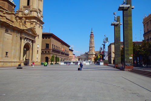 Veduta della piazza di fianco alla Cattedrale di Saragozza