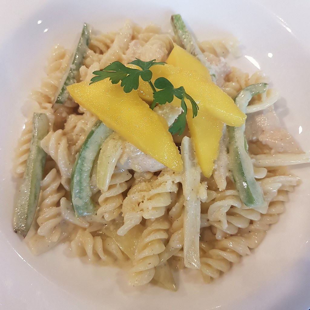 Chicken Mango Catbonara $15 @ Kafe Crave Oasis Square Ara Damansara