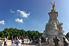 London - Buckingham Palace statue