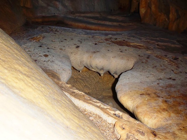Σπήλαιο στην Κλόκοβα Αιτωλοακαρνανίας - Φωτό: Κωνσταντίνος Μπακολίτσας