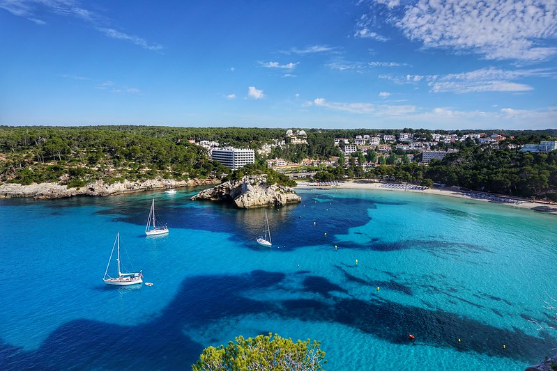 Lepers, Pirates & Lighthouses: A Tour Guide’s Passion for Menorca || What happened when I explored the Spanish island of Menorca with a tour guide named Alberto (and sixty other bloggers)... 