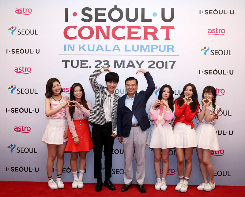 I-SEOUL-U Group Photo (1)