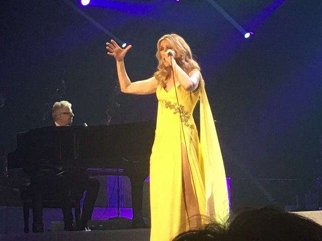 vegas 367 Celine Dion yellow gown