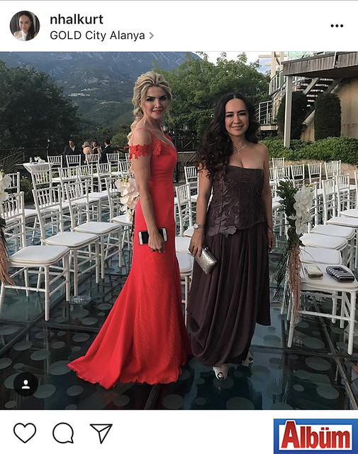 Doktor Nihal Kurt, Gold City Hotel'de düzenlenen düğün töreninden yakın dostu Yüksel Arslan ile bu fotoğrafı paylaştı.