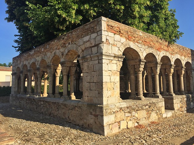 Claustro del convento de Santo Domingo en Peralada (Costa Brava, Girona)