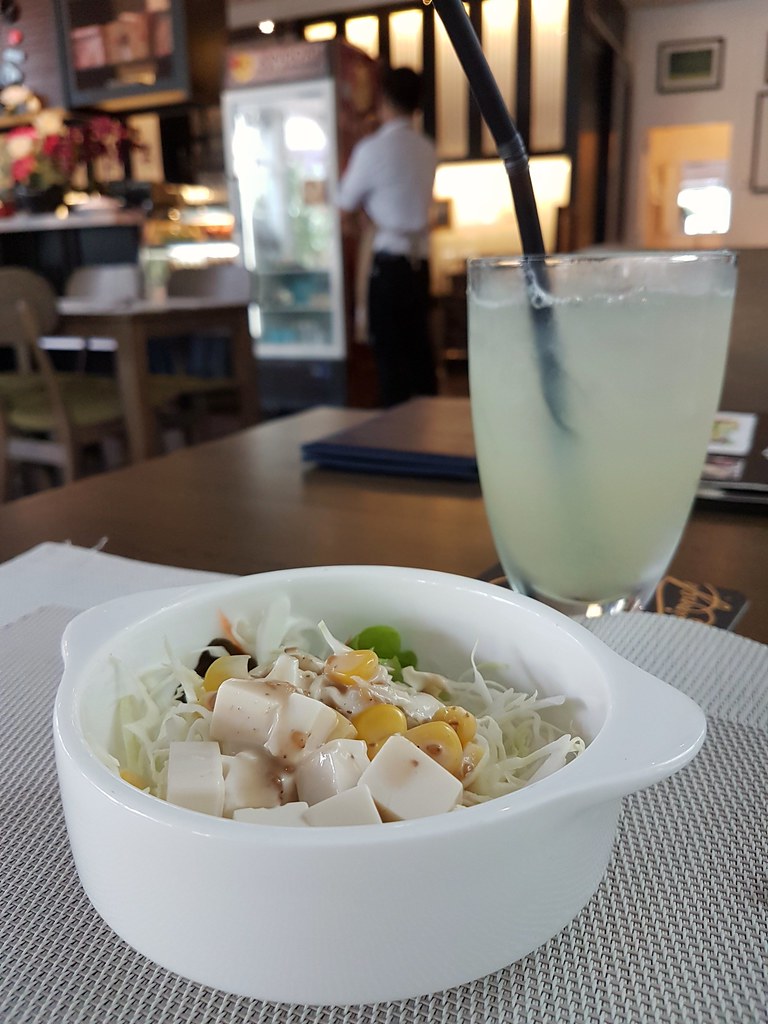 Set salad and fresh citrus juice @ Iberico Kitchen Oasis Square Ara Damansara