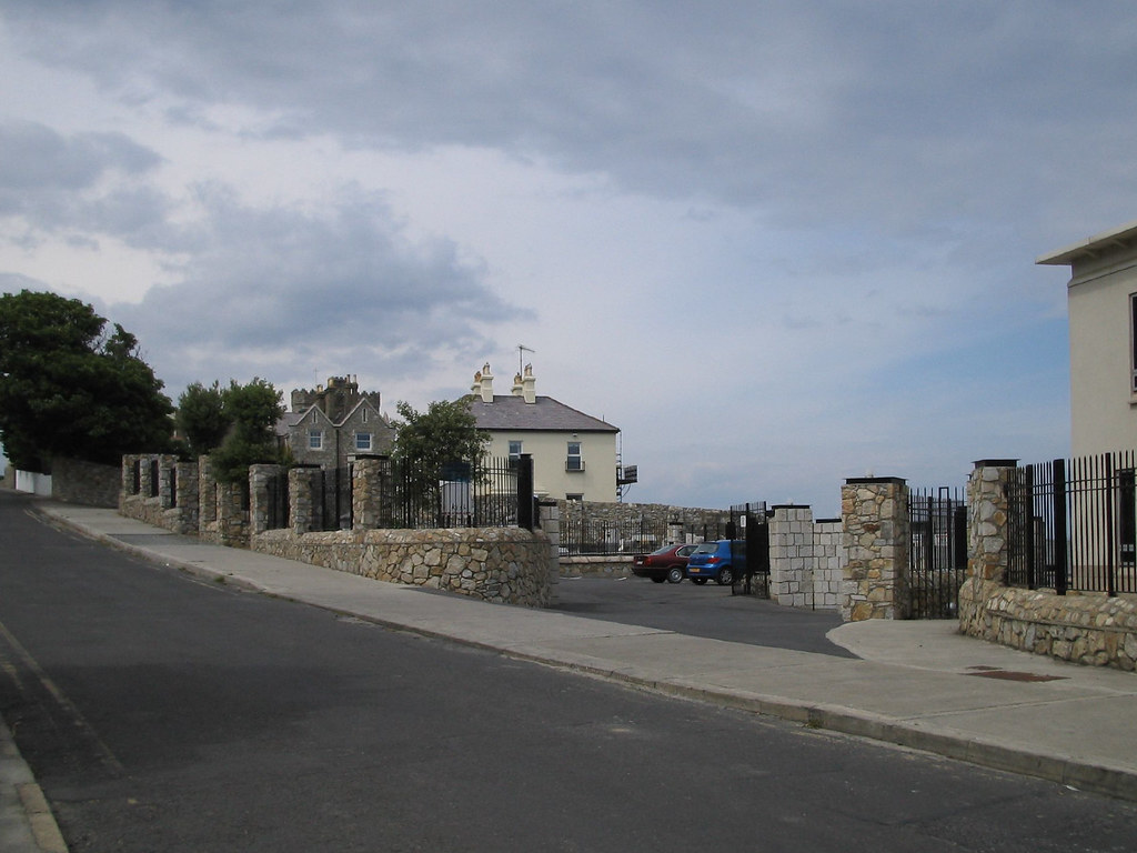  COLIEMORE ROAD IN DALKEY [PHOTOGRAPHED IN 2004] 002 