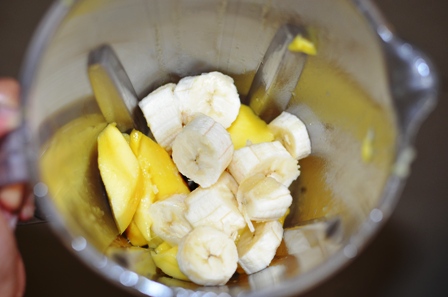 Mango_Banana_Yogurt_Smoothie_Step2