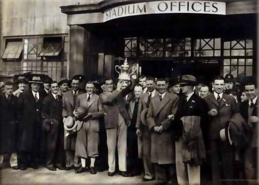 Everton FC captain Dixie Dean shows the FA Cup to fans in London