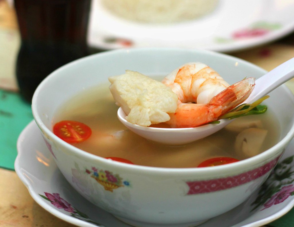 eat-play-love-tomyam-soup-bugis
