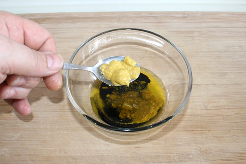 47 - Senf in Schüssel geben / Add mustard to bowl