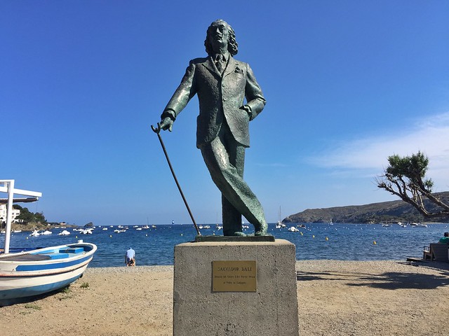 Estatua de Dalí en Cadaqués (Alto Ampurdán, Cataluña)