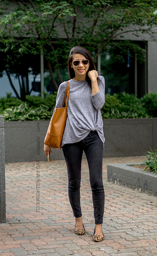 gray twisted top, black skinny jeans, cognac brown tote, leopard flats