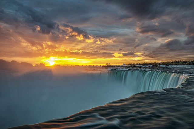 Horseshoe Falls Sunrise, Niagara Falls Ontario