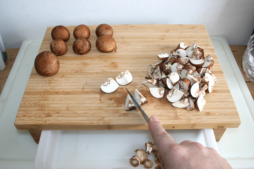 19 - Champignons vierteln / Quarter mushrooms
