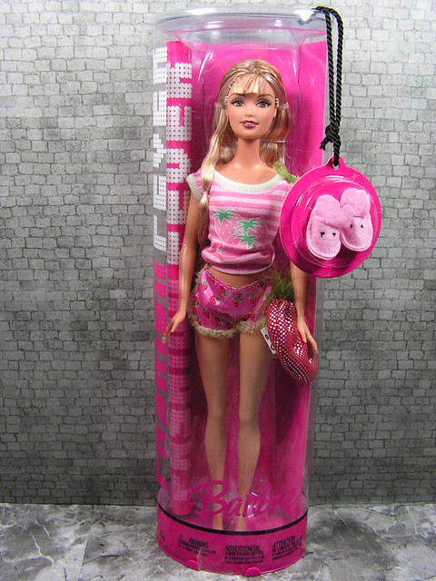 2005 Barbie Fashion Fever J4177 (2)