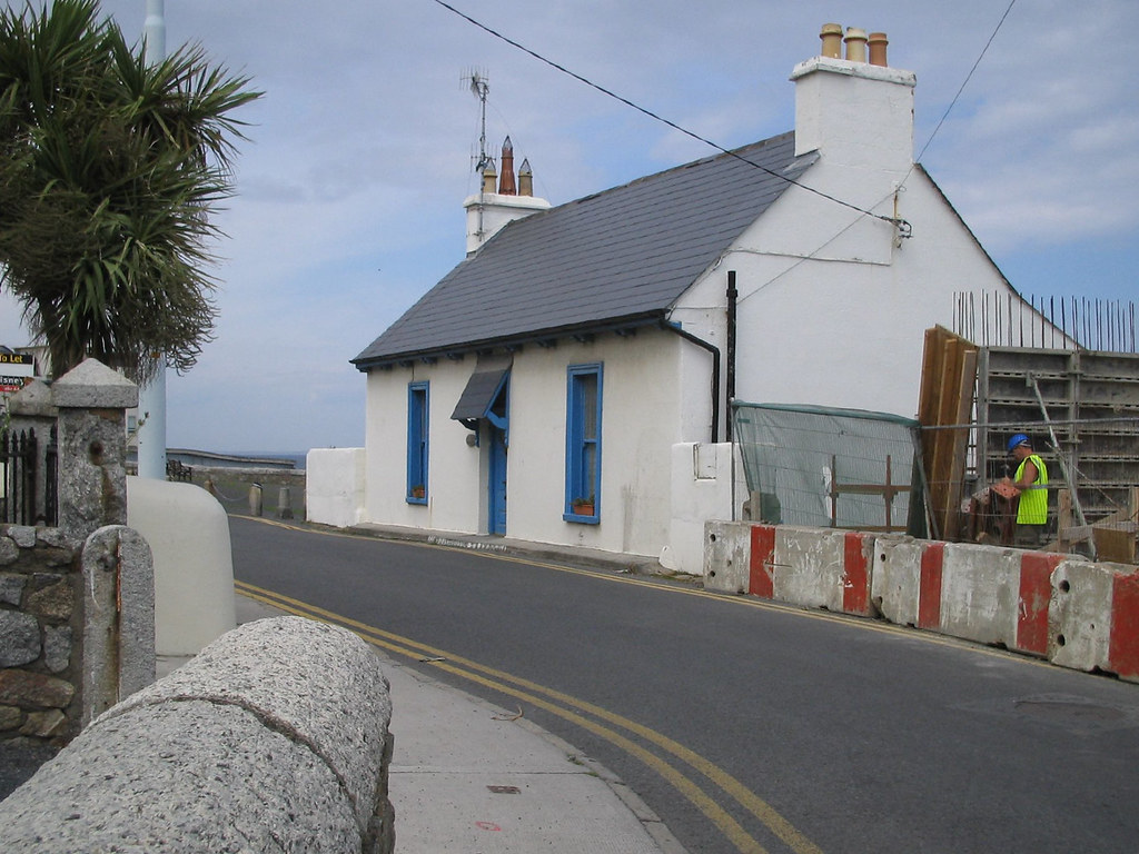  COLIEMORE ROAD IN DALKEY [PHOTOGRAPHED IN 2004] 001 